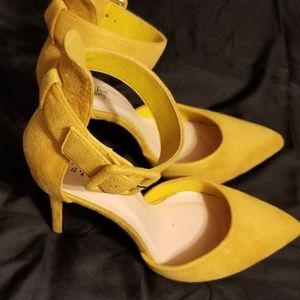Mustard Pumps